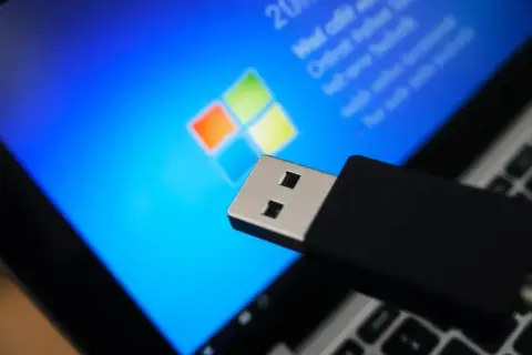 Instalacja Windows z USB: Poradnik Krok po Kroku (Nawet dla Początkujących)