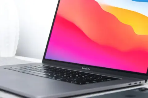 Jak zaktualizować MacBooka? Zrób to sam i uniknij błędów!